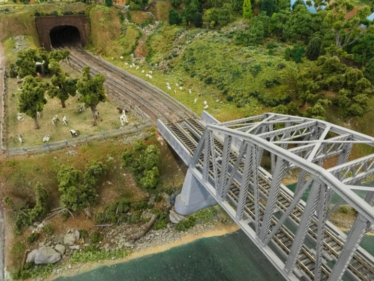 Ho gauge railway bridge